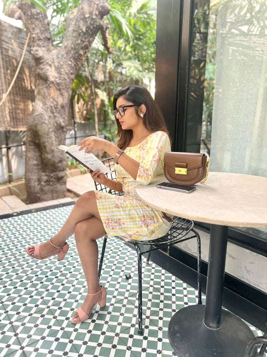 Light Yellow Midi Dress With Sleeves